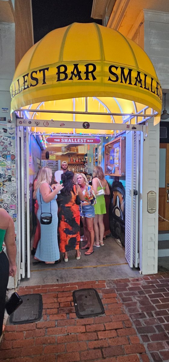 FlaKeysResorts's tweet photo. 🍹 It’s always a great time to swing by the Smallest Bar in Key West! Who’s a fan of their famous Key Lime Pie shots? 😋 Drop a 🍸 if you’ve tried one! 

#SmallestBar #KeyLimePieShots #OnlyInKeyWest #FloridaKeysFun #KeyWestBars #CheersToThat #SmallestBarKeyWest https://t.co/rnmXc5TOqr