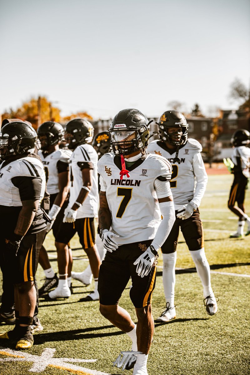 First off I would Like to thank my
Railsplitter Family for giving me an amazing senior season but here's my full season film <a href="/PRZPAvic/">VicCastilloPRZ</a> <a href="/RivalsFriedman/">Adam Friedman</a>
<a href="/RailsplittersFB/">RailSplitters Football</a>
<a href="/CoachHak6/">Hakeem Cooper</a>
<a href="/CoachDuke745/">Duke Walker</a> <a href="/PrepRedzone/">Prep Redzone 🏈</a> <a href="/EdOBrienCFB/">EdOBrienCFB</a> <a href="/PaFootballNews/">Pennsylvania Football News</a>

hudl.com/v/2QmLNs