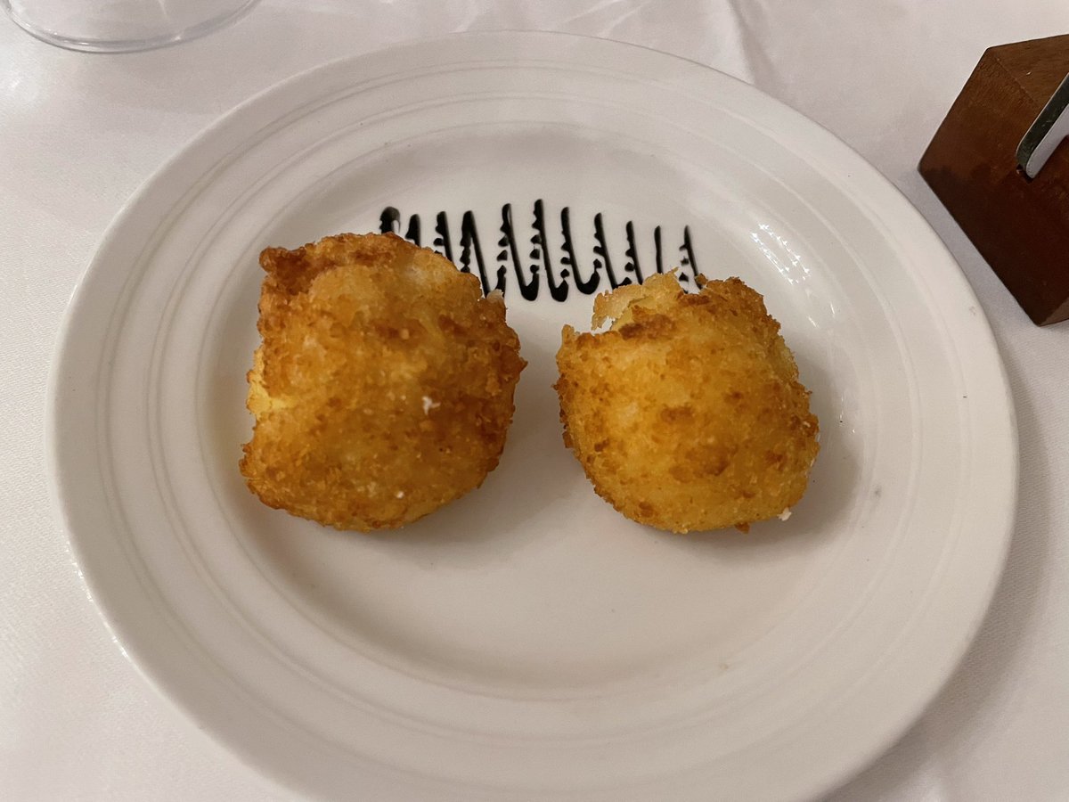 AwesomeBiota's tweet photo. We also started with the amuse bouche, and everything came so quickly after ordering I forgot about it! It was a potato croquette with cheese. I love fried potato, so I give it a 10/10 for what it was (basic). Mommy says “it was good!” and gave it a 10/10. https://t.co/hb84CqRheG