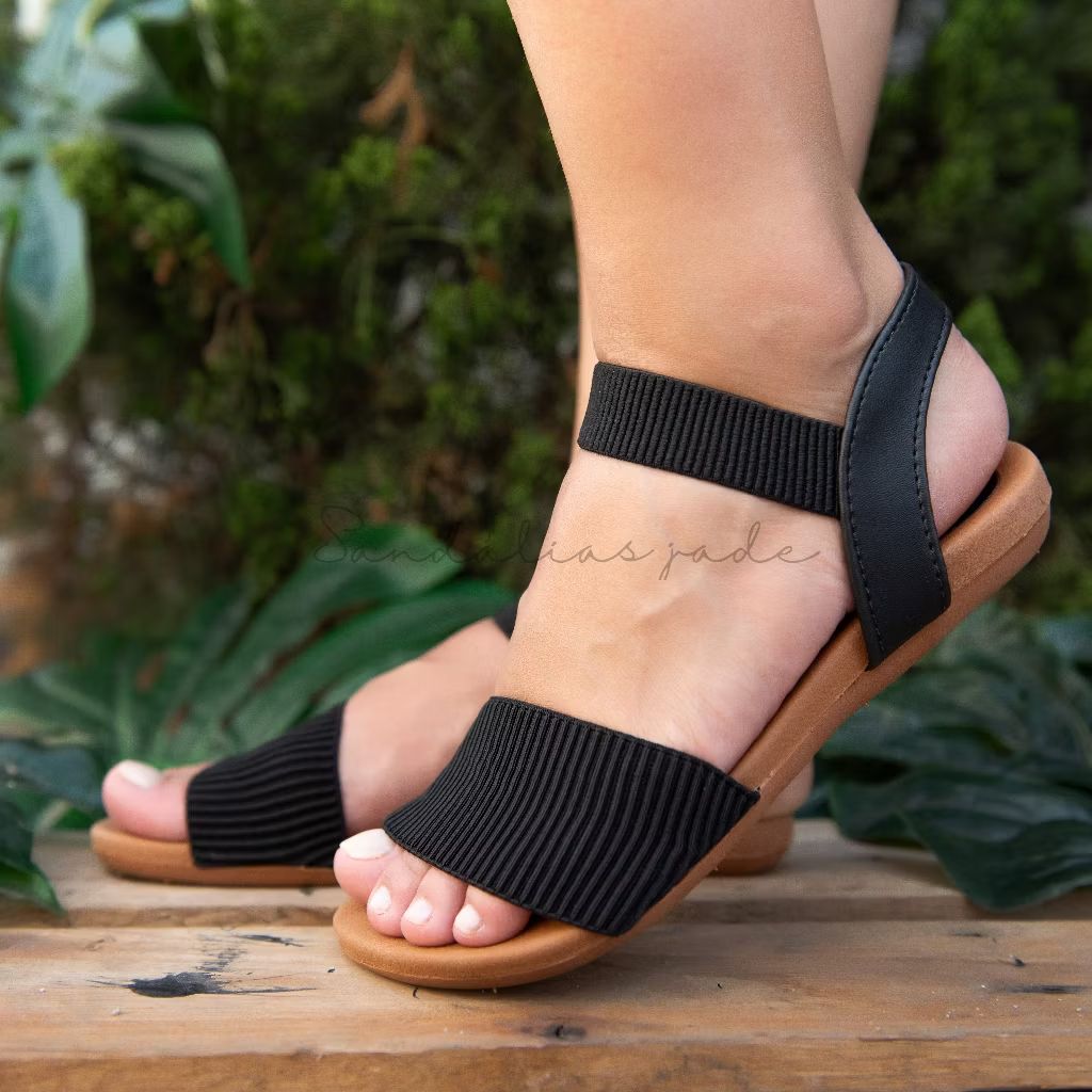 AMFRC's tweet image. Que sandália simples, confortável, macia Ortopédica. A cara do Rio de Janeiro no calor!!! E o preço? R$43,20. Compre na Shopee agora! 😉 s.shopee.com.br/1g1M24IPwZ?sha…