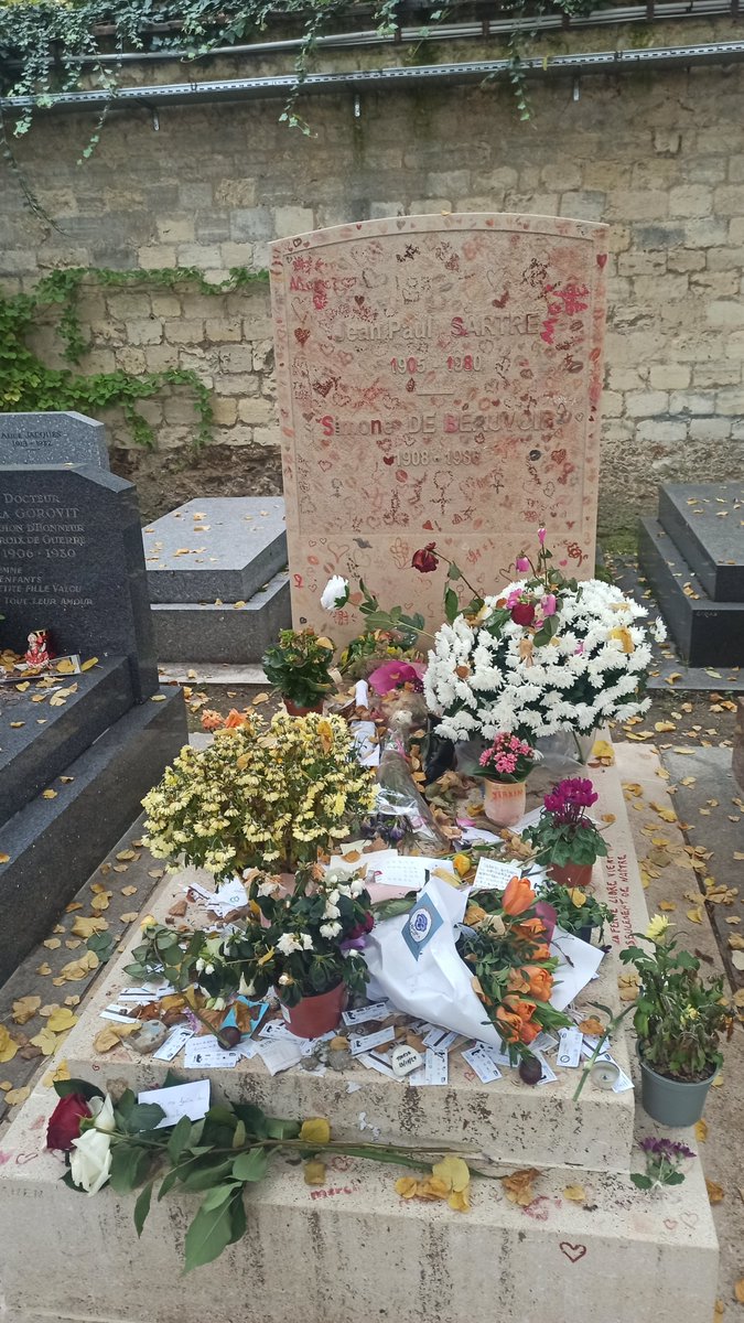 bg_learning's tweet photo. The grave of Simone de Beauvoir and Sartre was a powerful sight... merci on the grave goes hard https://t.co/xMWFUhqyUH