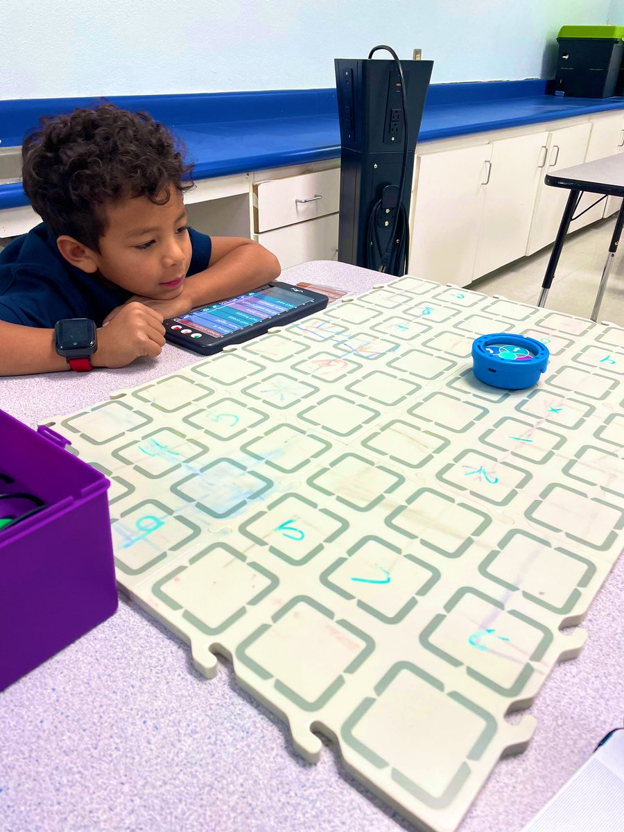 EdTech_ObeOne's tweet image. Today, one of our kinder students from @DHE_Bobcats took their 1st steps into coding with @VEXRobotics 123! Coach Garcia (aka Grandma) couldnโt be prouder to see the excitement & curiosity in his eyes. Coding starts early, & the future looks bright! #ClintTech #FutureCoders