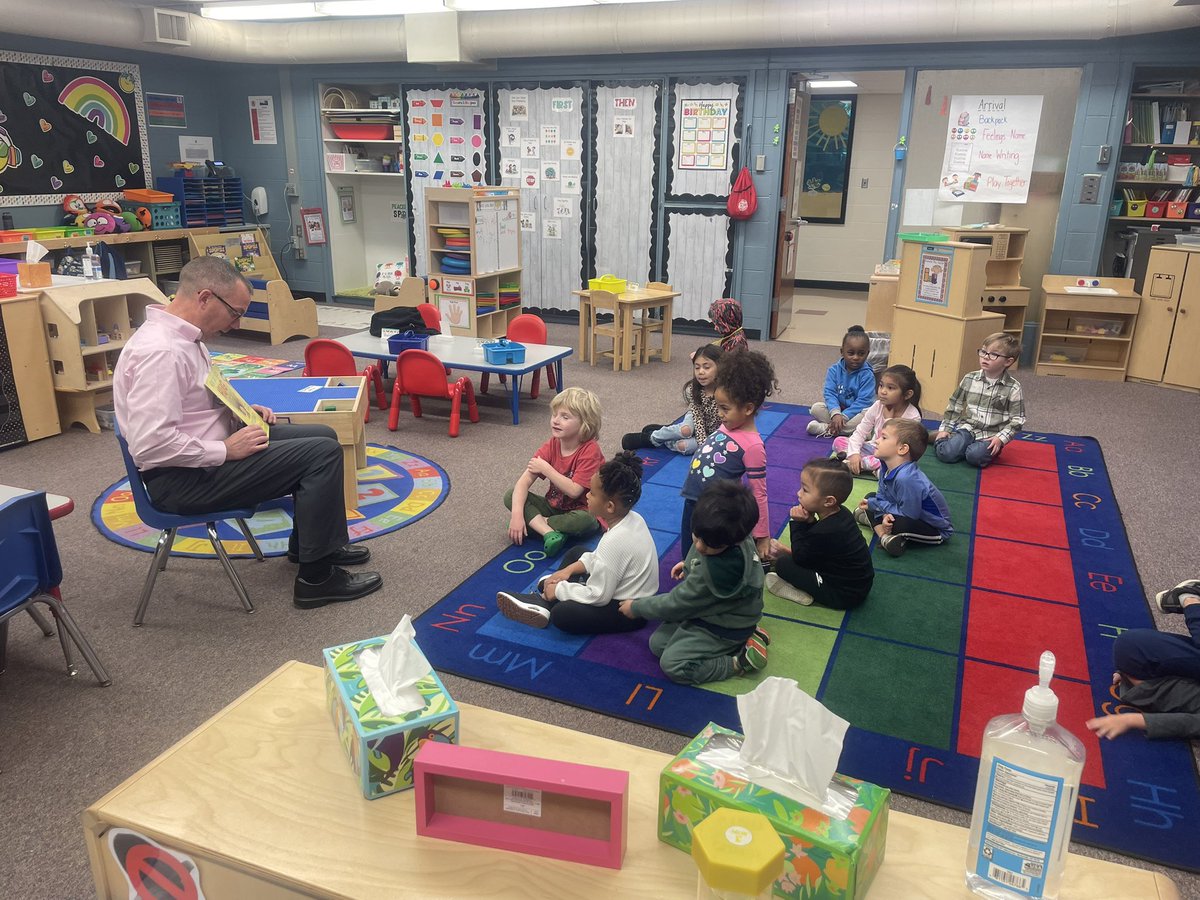 What a special morning we had today! The kids got to hear a fun book “How Do You Hug a Porcupine?” read by Dr. Gruman, Assessment and Research! 📕 <a href="/theSMSD/">SM School District</a> <a href="/Rosehill512/">Rosehill Elementary</a>