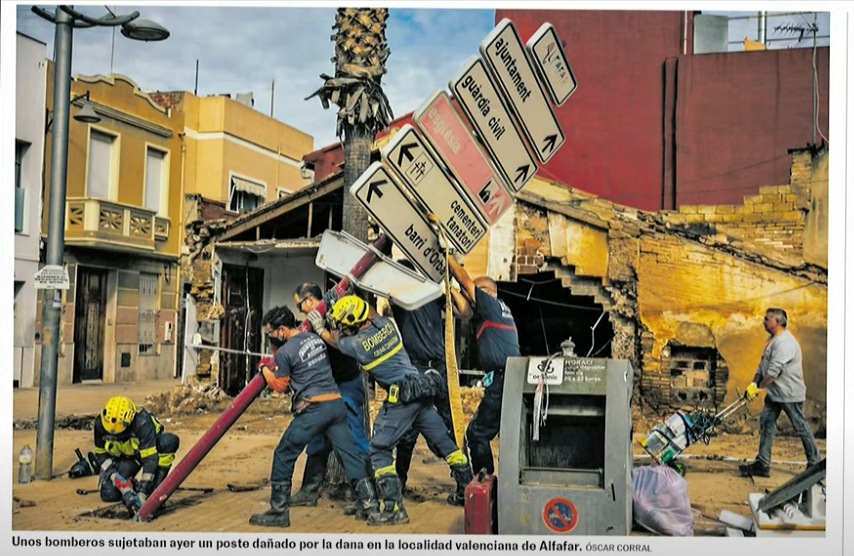 CarlosAimeur's tweet photo. Esta foto de Oscar Corral para @elpais es icónica. La encontraréis en el periódico de hoy. https://t.co/0LdPS1iHHq