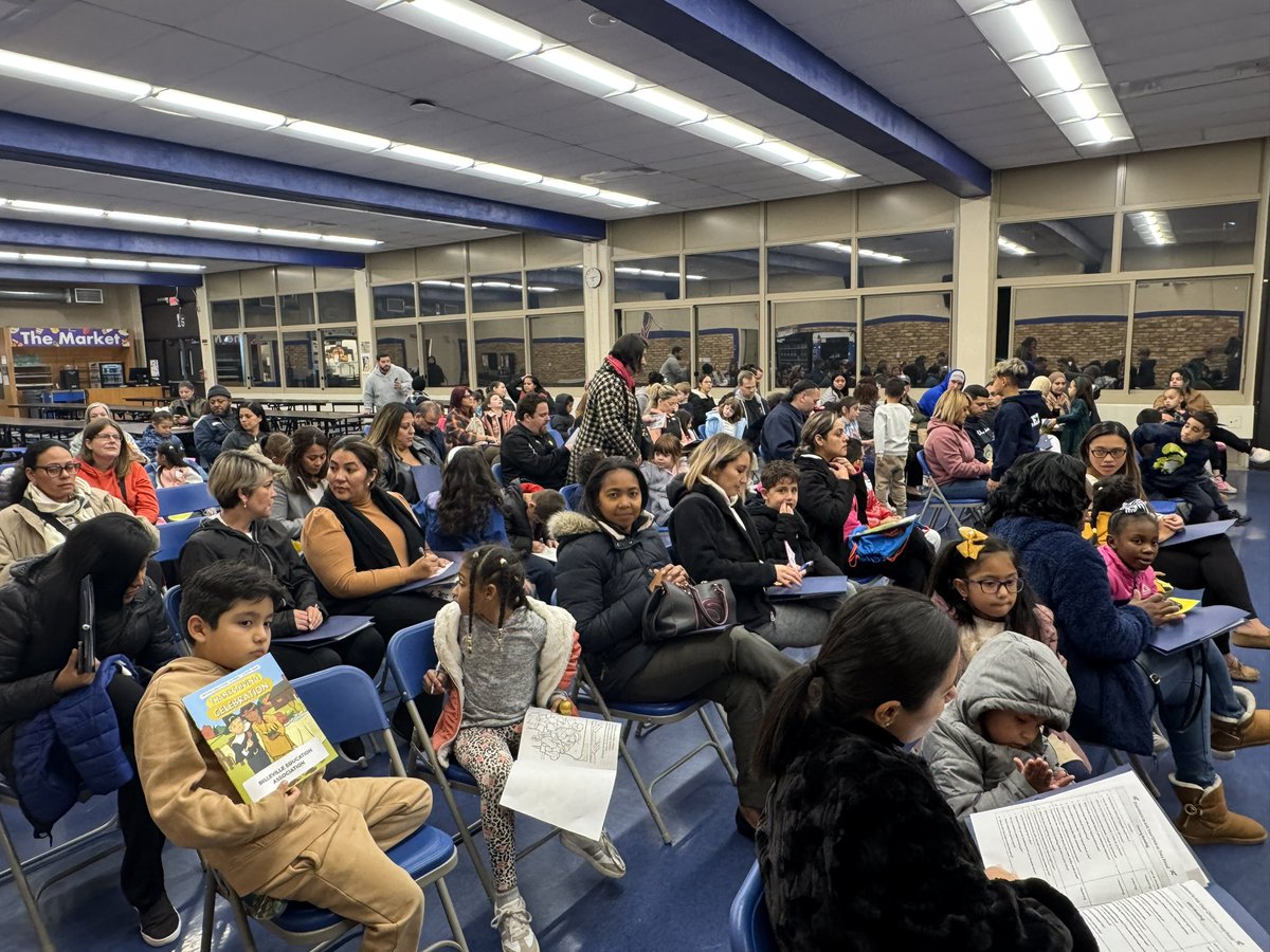 Belleville Reads Together! A wonderful K-2 Family Literacy Night filled with engaging literacy games and community spirit. Thank you to everyone who came out to support early learning and literacy. #BellevilleLiteracy #CommunityEngagement #BellevilleReadsTogether”