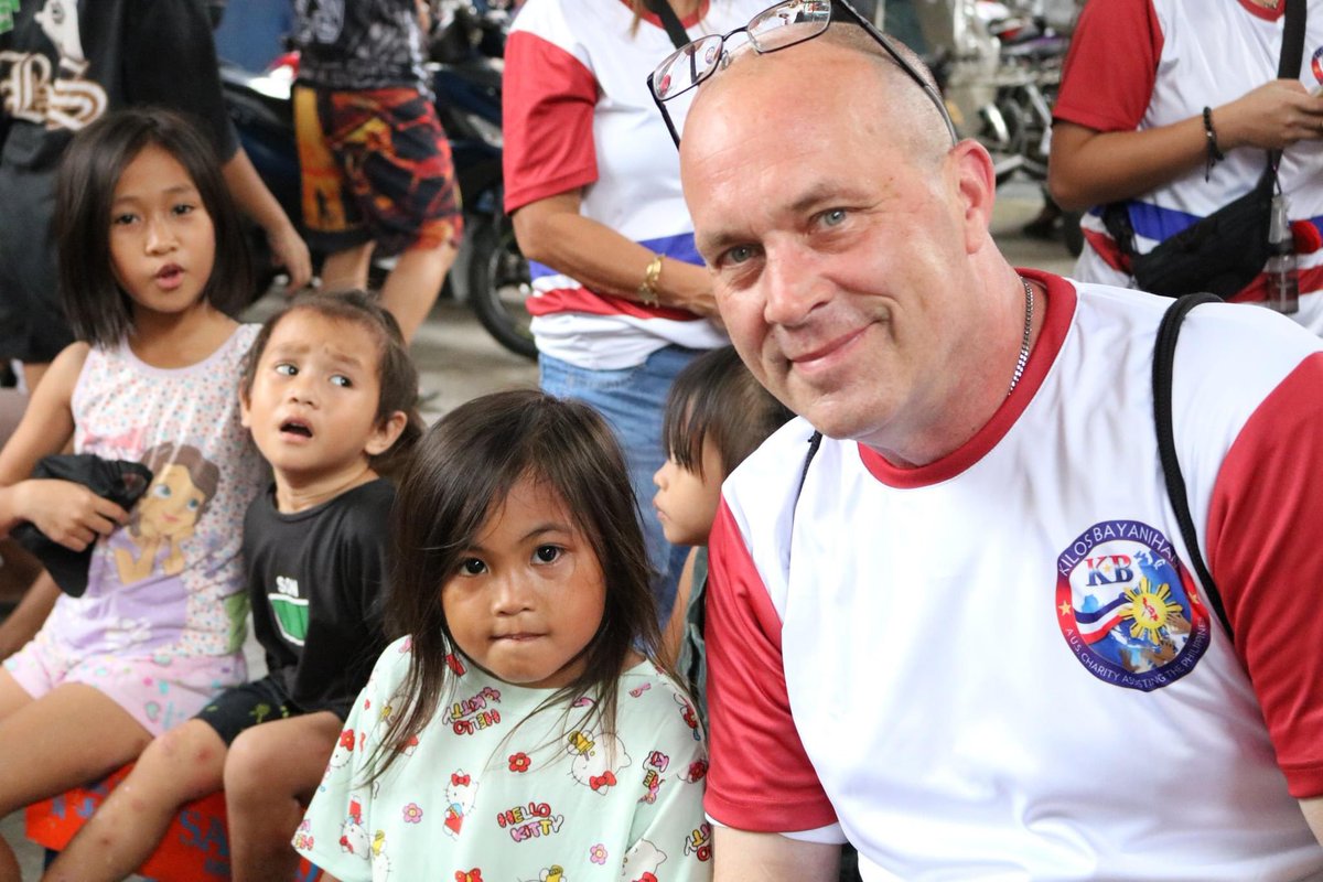 KilosBayanihan's tweet photo. A few photos from our distribution last weekend with the kids from Malabon….🥳 You can see all of the photos, by checking out our page on Facebook…😉
Link in bio…😁 
#kilosbayanihan #kb #kbphilippines 
#malabon #manila #philippines 
#weekendoutreach #educationalprogram https://t.co/Hyu0nZg39V