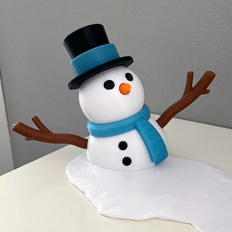 Hang in there, buddy, winter is nearly here☃️

SM Prints has remixed the posable #3dprinted snowman to give him a melty base! printables.com/model/1068101