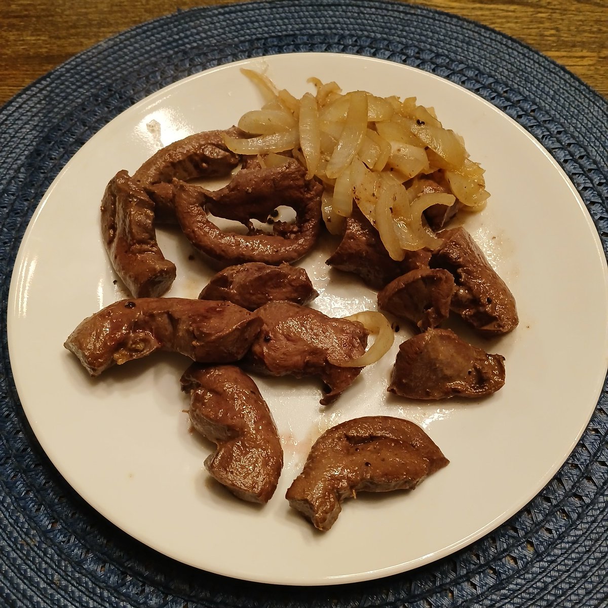 17Deer's tweet photo. Deer heart, it's what's for supper. Some of the best eating from a deer, in my opinion. If cooked properly, it's tender and flavorful. It's also healthy &amp; organic. #FieldToPlate  #Venison https://t.co/xUSwk0kE13