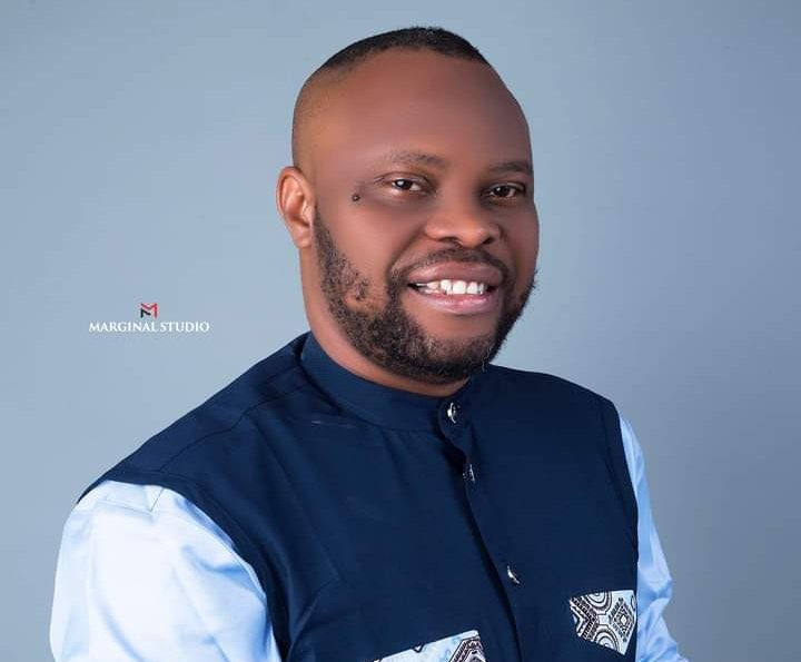 Chukwumzed's tweet photo. This man have been detained and accused of treason and other crimes because he came out to speak against the evil going on in imo state  let’s retweet so many can see this post
#FreeNonsoNkwaNow #imostate #NigeriaNews #igbos https://t.co/zgpB0G1m7n