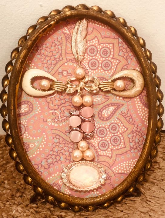 Plain2Pretty's tweet photo. Art of the Day: "Cross Jewelry Art. 4.5"x6"". Buy at: https://t.co/ul74wTGwDv https://t.co/e9bPHPkWhk