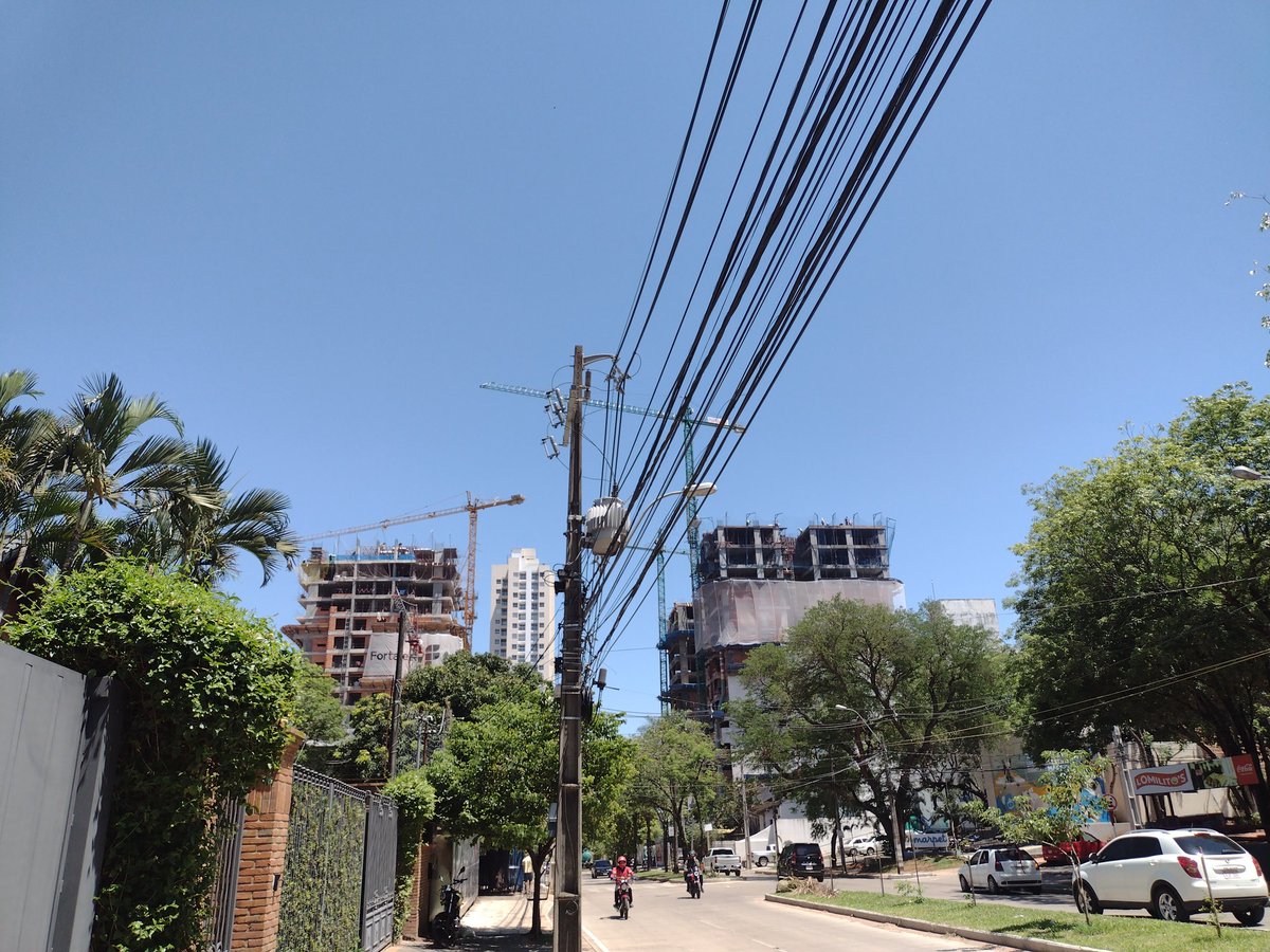 EscapePlan1485's tweet photo. A lot of new build in Asunción #Paraguay. This is a city that is clearly growing quickly. https://t.co/qHAy5RIegf