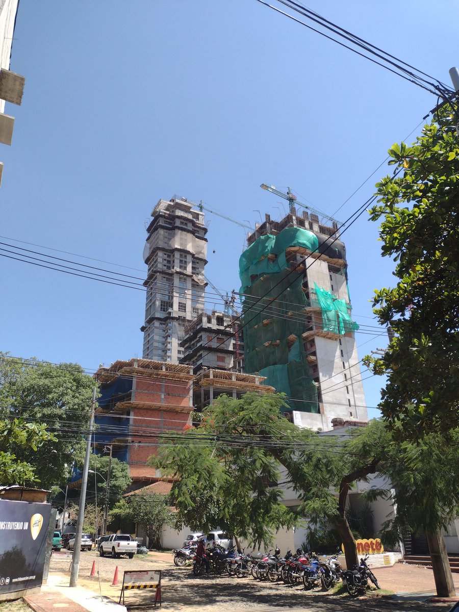 EscapePlan1485's tweet photo. A lot of new build in Asunción #Paraguay. This is a city that is clearly growing quickly. https://t.co/qHAy5RIegf