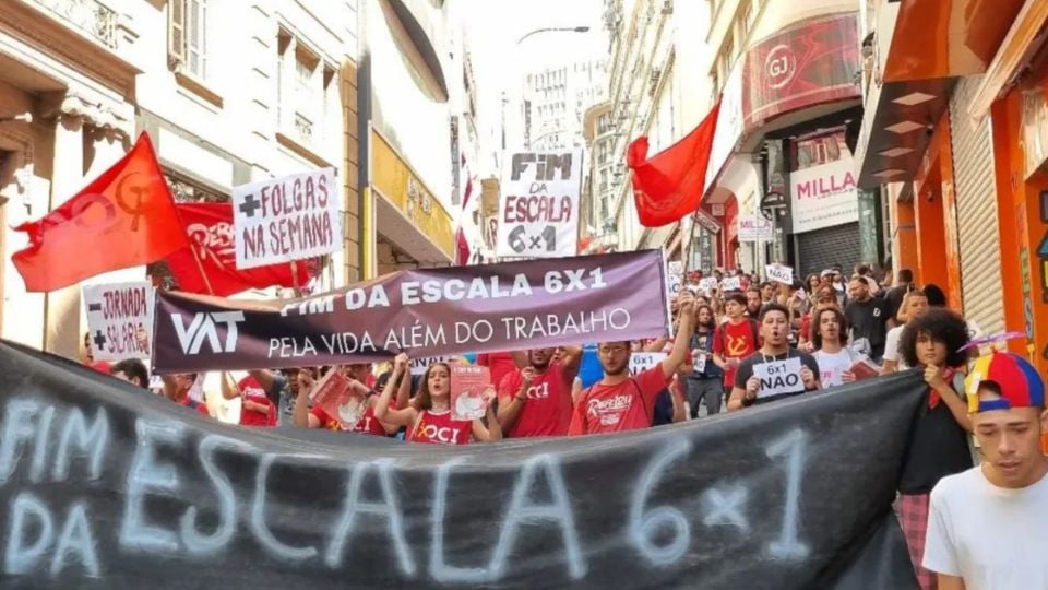 Analise2023's tweet image. 🚨 ATENÇÃO: engajem o máximo possível esse post, agora o FIM DA ESCALA 6X1 é nas RUAS!

🇧🇷 Comentem SEXTOU NAS RUAS

📅 SEXTA (15/11)

- São Paulo: Av. Paulista, a partir de 9 hrs

- Rio de Janeiro: Cinelândia, a partir de 10 hrs

- Fortaleza: Praça do Ferreira, a partir de 10…