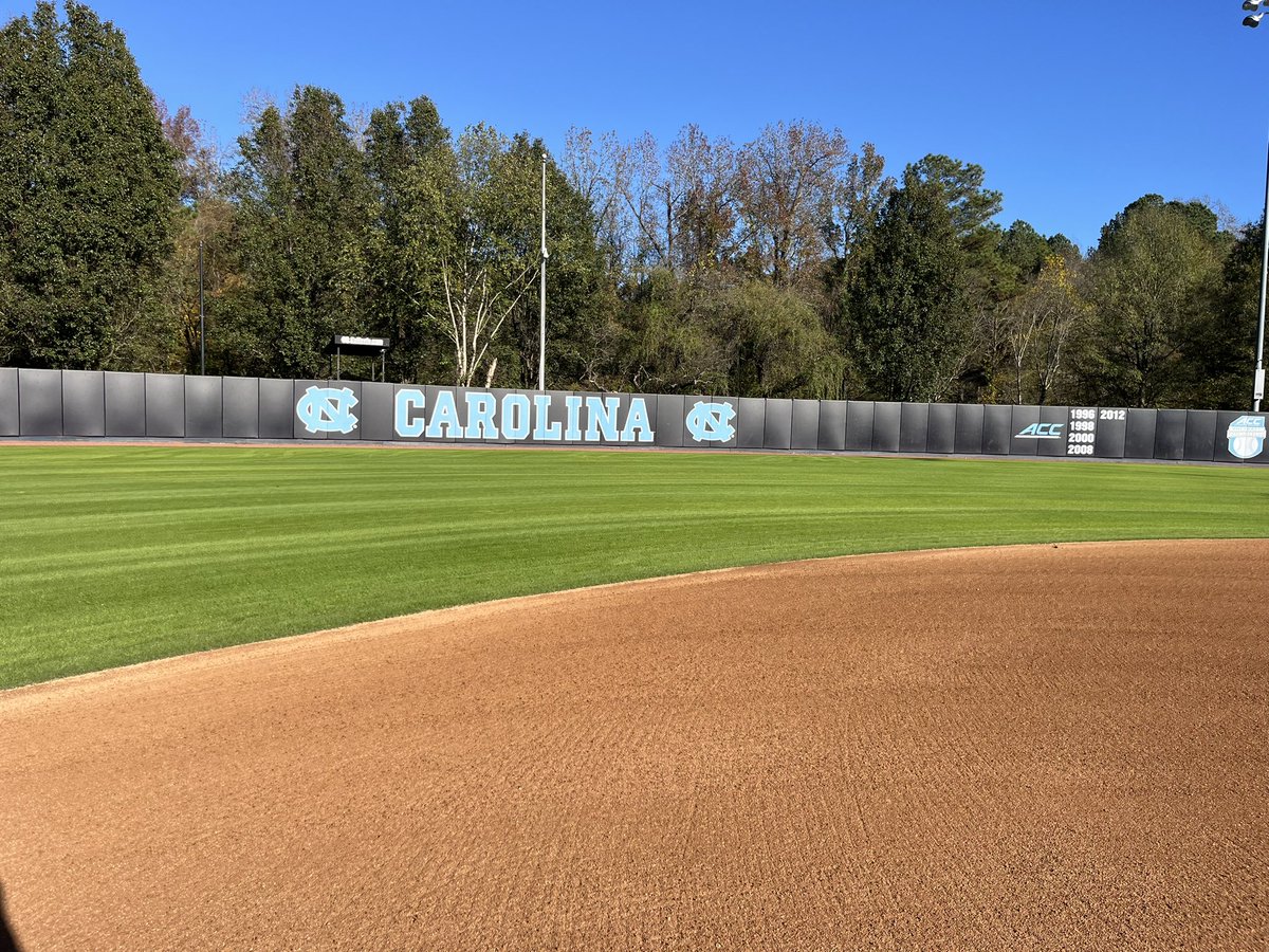 Tar_Heels_Turf's tweet image. Laser Grade and 1st cut on the Ryegrass today for @UNCSoftball!