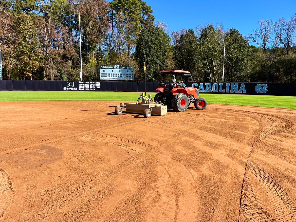 Tar_Heels_Turf's tweet image. Laser Grade and 1st cut on the Ryegrass today for @UNCSoftball!