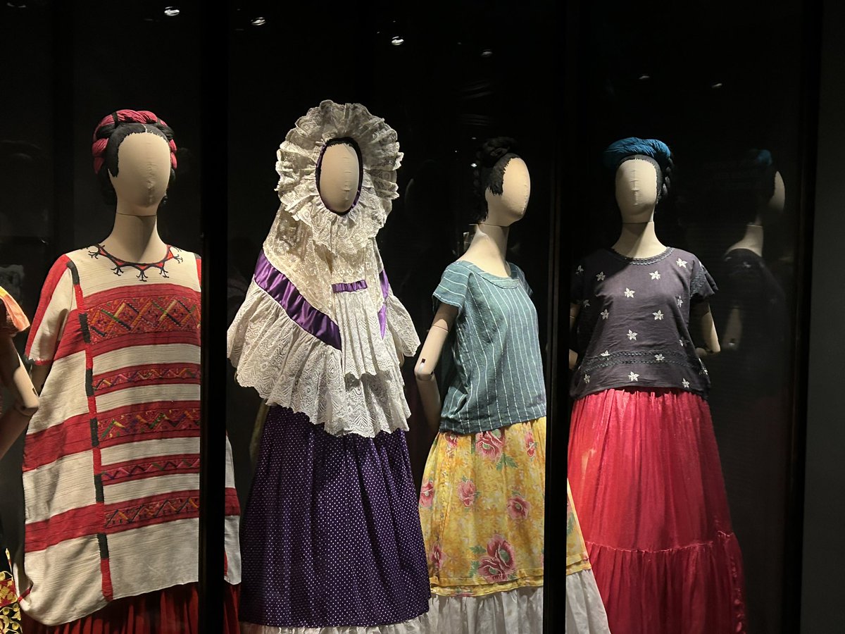 Casti2Fernando's tweet photo. @momof4boysss If I recall correctly your a fan of Frida Kahlo ? https://t.co/xxZMhmyrWI