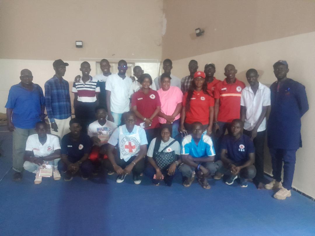 CSenegalaise's tweet image. La @CSenegalaise et le @CICR_Afrique, renforcent les capacités de 100 volontaires des 5 comités départementaux de la région de Dakar sur le Cadre pour un Accès Plus Sûr et la Communication de Crise en situations d’urgence. Elle a démarré à Rufisque au profit de 20 secouristes...