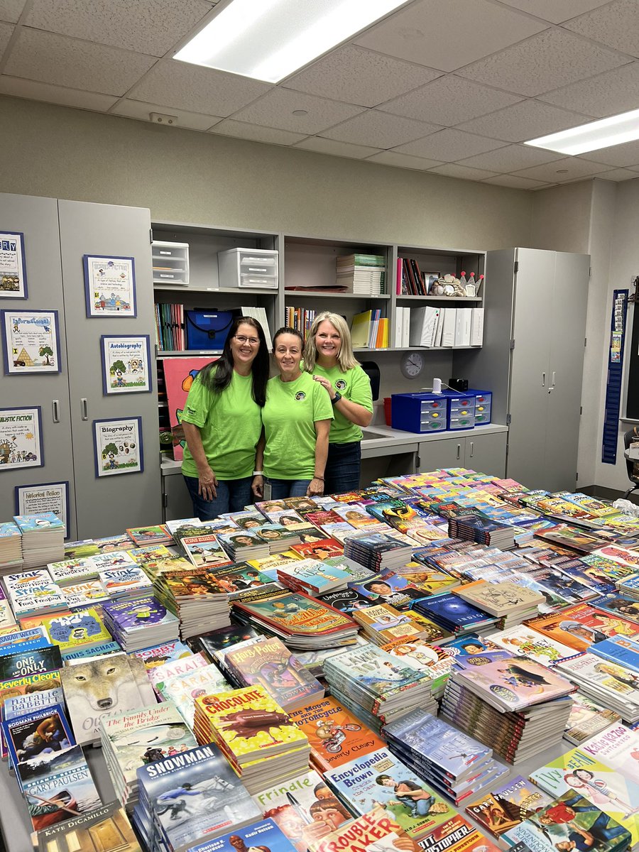 ExpressBookStop tweet media