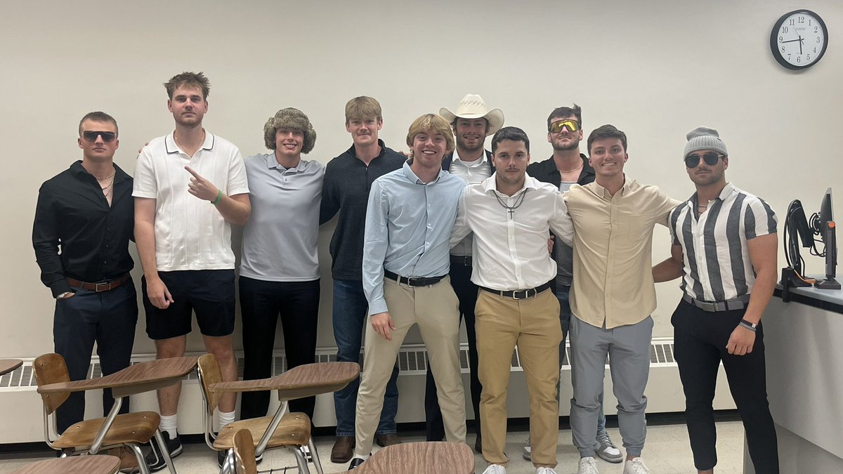 EIU_Baseball's tweet image. Teams are set for the 2024 OVC Challenge..

Blue - Captained by Brandon Schultz
Grey - Captained by Nate Marshall
White - Captained by Chase Bays
Black - Captained by Zach Courson