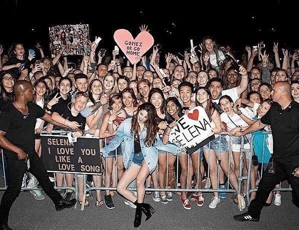 WorldwideSelG's tweet photo. I AM NOT CRYING 🥹❤️ https://t.co/2aElHH5Wsk