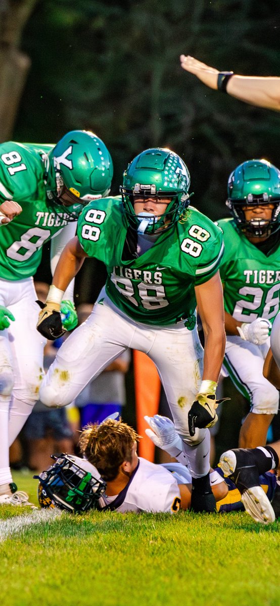 Unforgettable season with my brothers. Excited to see where this next chapter in life takes me! #LLJG 

7-4 

CAPTAIN

hudl.com/v/2QkN4k

6’0 195 lbs

ATH/SS/LB/RB

Led conference in interceptions AND punt return average*