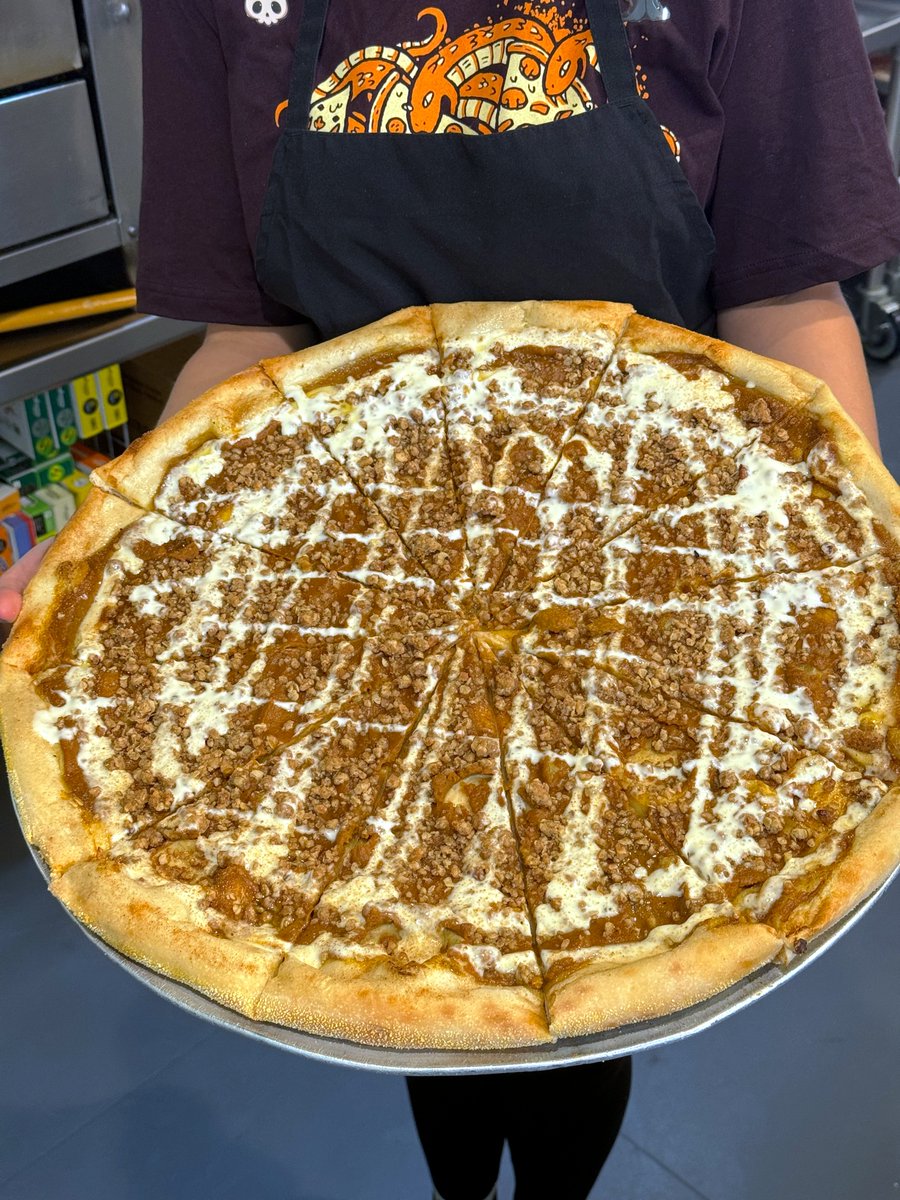 Get ready to squash your dessert cravings! Our new ℙ𝕦𝕞𝕡𝕜𝕚𝕟 𝕊𝕥𝕣𝕖𝕦𝕤𝕖𝕝 is bringing all the cozy fall vibes. Pumpkin pie base, nut streusel, vanilla creme, and a buttery sugared crust.

 #PumpkinDessert #FallFlavors #DessertPizza #CozyVibes #SeasonalTreats