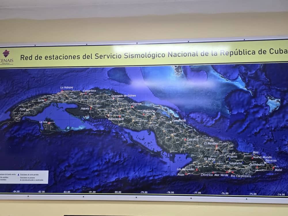 En la visita que realizamos al <a href="/CenaisCuba/">Centro Nacional Investigaciones Sismológicas🇨🇺</a>, los especialistas explicaron las características del terremoto ocurrido recientemente. Hasta el momento se han detectado 1799 réplicas, de ellas 63 perceptibles, lo cual es normal después de un Sismo de gran magnitud. #FuerzaCuba