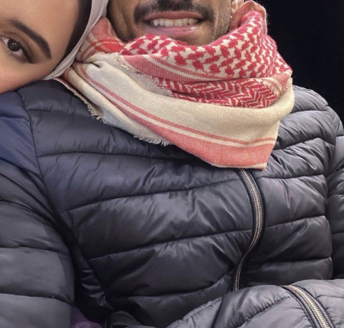 _mad7_'s tweet photo. نامي على كتفي لا جاك الحِزن، أنا لك أمّن وأمان❤️ https://t.co/RVAzm6o8Lq