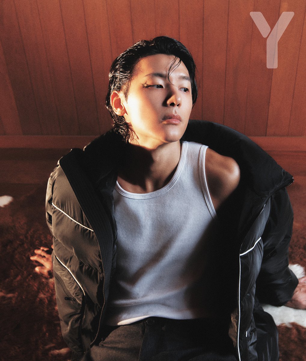 FNC_ENT's tweet photo. [#강민혁] #KANGMINHYUK 
고독한 록스타 컨셉으로 매력을 발산한 #CNBLUE 강민혁의 화보 사진을 공개합니다! 
자유롭고 개성 넘치는 스타일을 담은 화보는 <Y매거진>에서 확인해주세요 :-)  
@official_CNBLUE https://t.co/pKvuehRW2B