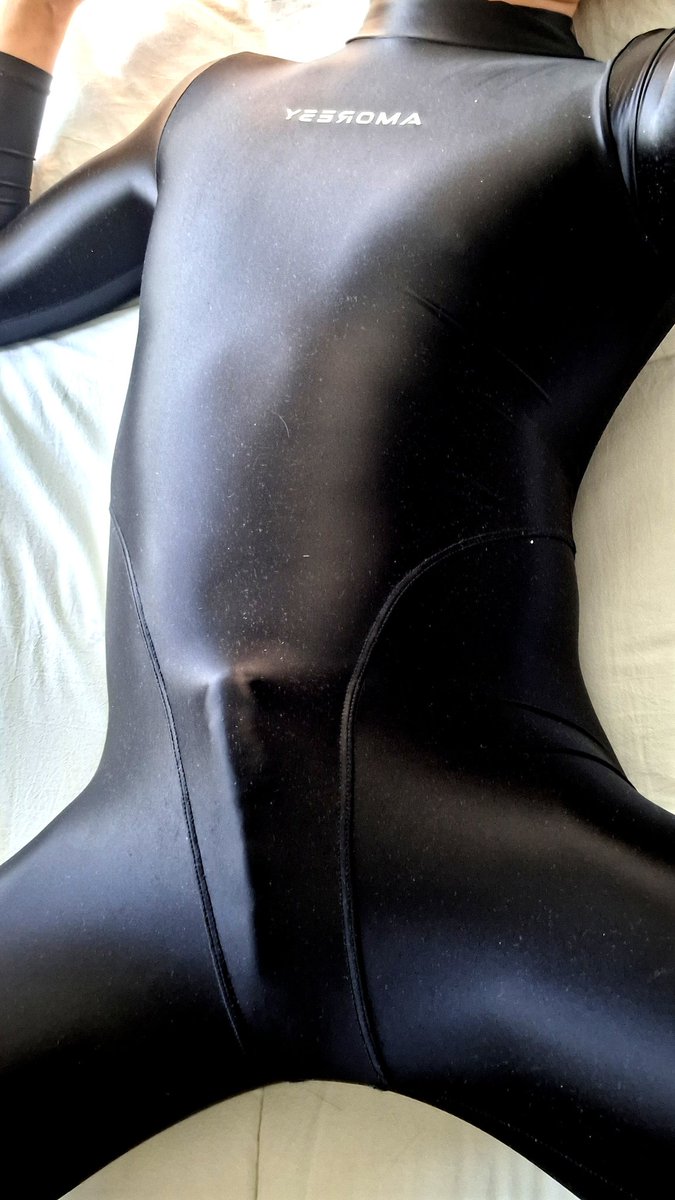 BlueLock0111's tweet photo. 早w
#zentai 
#紧身衣 
#amoresy https://t.co/vpuaHkbKXn