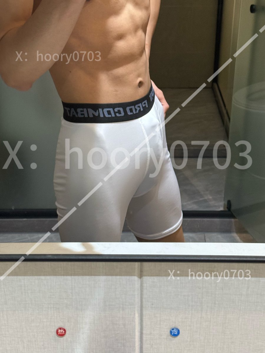 高弹确实性感 弄湿应该更好看