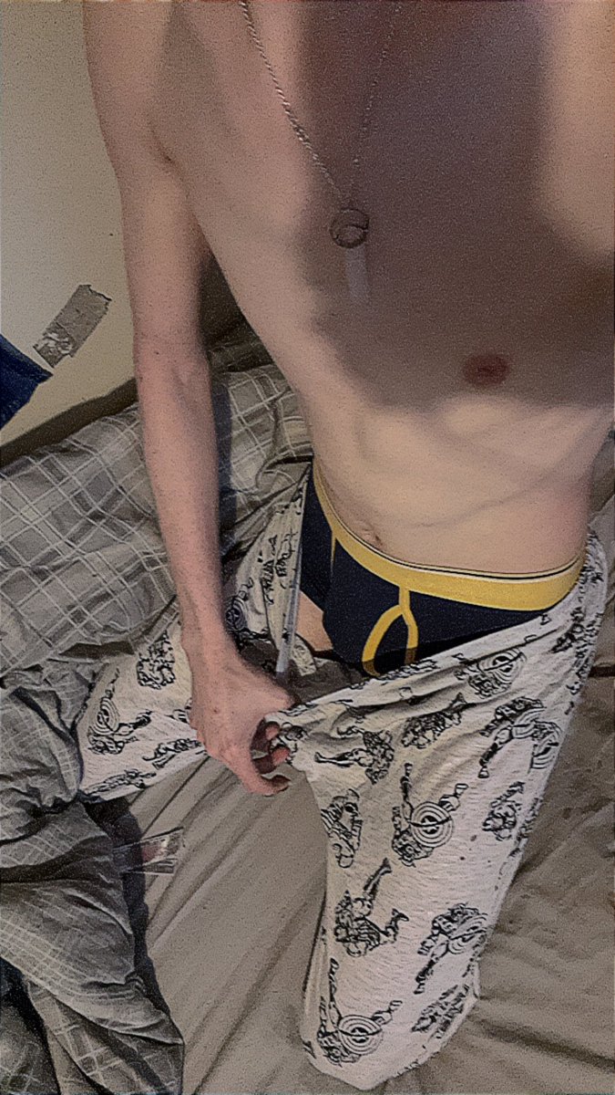 thathomotwink's tweet photo. Who’s gonna come and taste it? https://t.co/8eOer7tMED