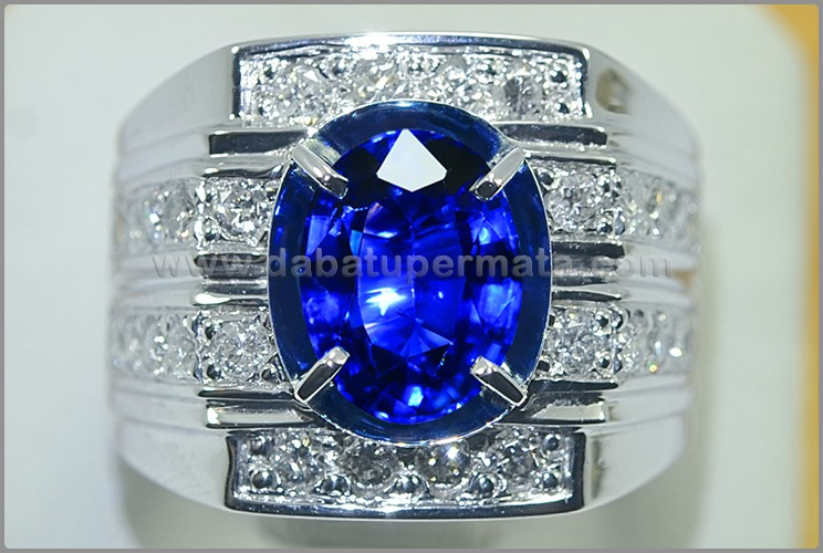 dabatupermata's tweet photo. Natural No Heat Royal Blue SAFIR Crystal. Eye Clean!

Code : SPC 195 + Sertifikat & MEMO
Origin : Sri lanka
Stone Weight : 3.1 ct
Total Weight : 15.4 gr
Size : 9.9 x 7.6 x 4.6 mm
Ring : Gold + Diamond Eropa

Comment :
– 100% Origin Sri Lanka!
– Warna Royal Blue Mantap…
– No Heat Natural Banget!

#BlueSafir #BatuSafir #NoHeat
#Gemstones #Jewelry
#Permata #BatuPermata #Ruby #BatuRuby #RubyStar 
#BatuMulia #Diamond #Berlian #Safir #Luxury #SuperCar
