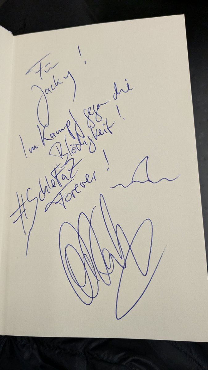 Danke <a href="/twitkalk/">Oliver Kalkofe 📯</a> für den launigen Abend wider den #SiegDerBlödigkeit.

Angesichts der Besäufnis erregenden Lage hilft nur Hirn an und #SchleFaZ Forever! 💪🏻

👉🏻 Das #Buch jetzt bei #Knaur. Auch zum Hören. #Argon

#Hörbuch #Kalkofe #Lesung #Live #Mattscheibe #rbb #RadioEins