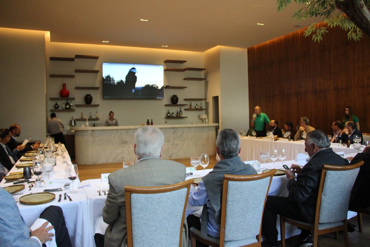 AGVM1's tweet image. #AGVM | Hoy llevamos acabo nuestra junta de consejo en Bosque Real Country Club. 
 
¡Seguimos creciendo!⛳

#Infogolf #ValleDeMexico #ZonaValle #ClubesDeGolf #golfistas #golf #golfer #golfersofinstagram #golferslife #golfistamexicano #golfista #CITA #GOLF #sports #Deporte