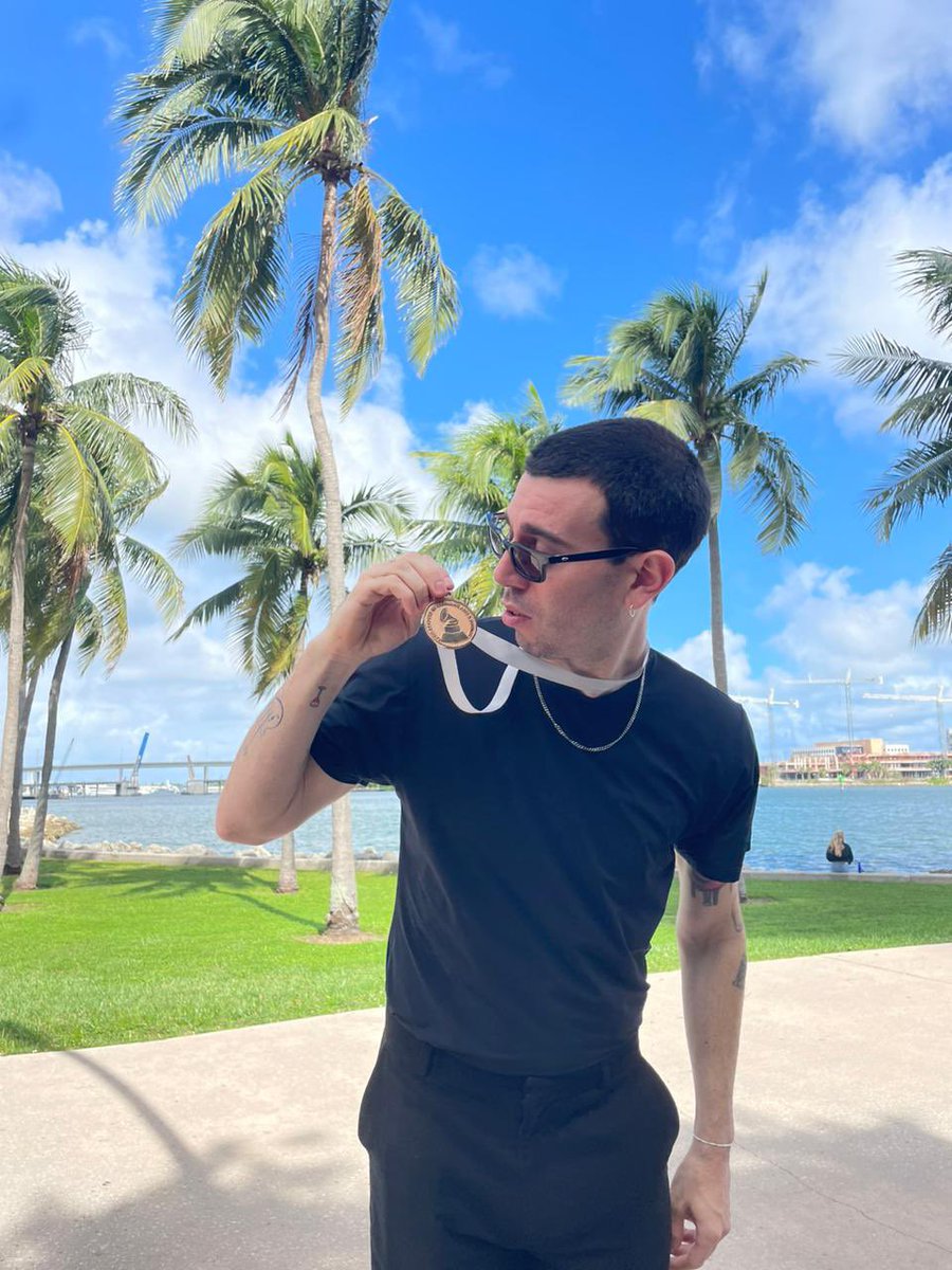 conociendorusia's tweet photo. Conociendo Miami🏅🇺🇸🦎
@LatinGRAMMYs https://t.co/JN7LikaqeG