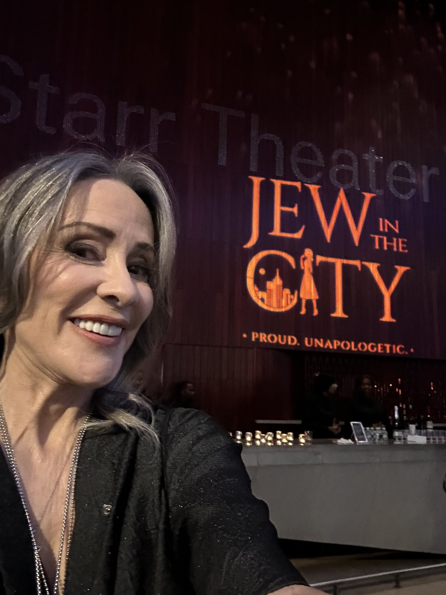 PatriciaHeaton's tweet photo. #JewishMediaAwards #NYC https://t.co/2AXrRZedU2