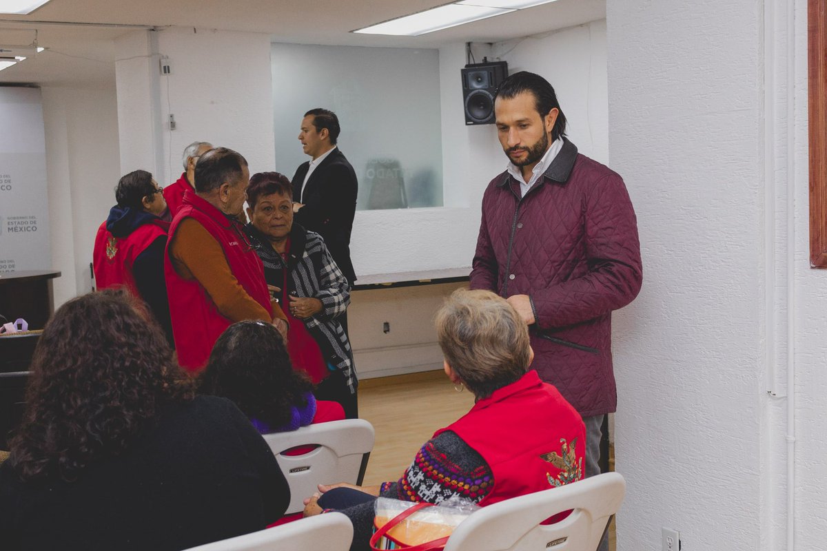 Por instrucciones de nuestra gobernadora, la Mtra. @delfinagomezalvarez, arrancamos el Programa de Reunificación Familiar - “Esperanza Mexiquense, Uniendo Familias” haciendo entrega de 23 Visas estadounidenses para que adultos mayores puedan reencontrarse con sus hijas e hijos