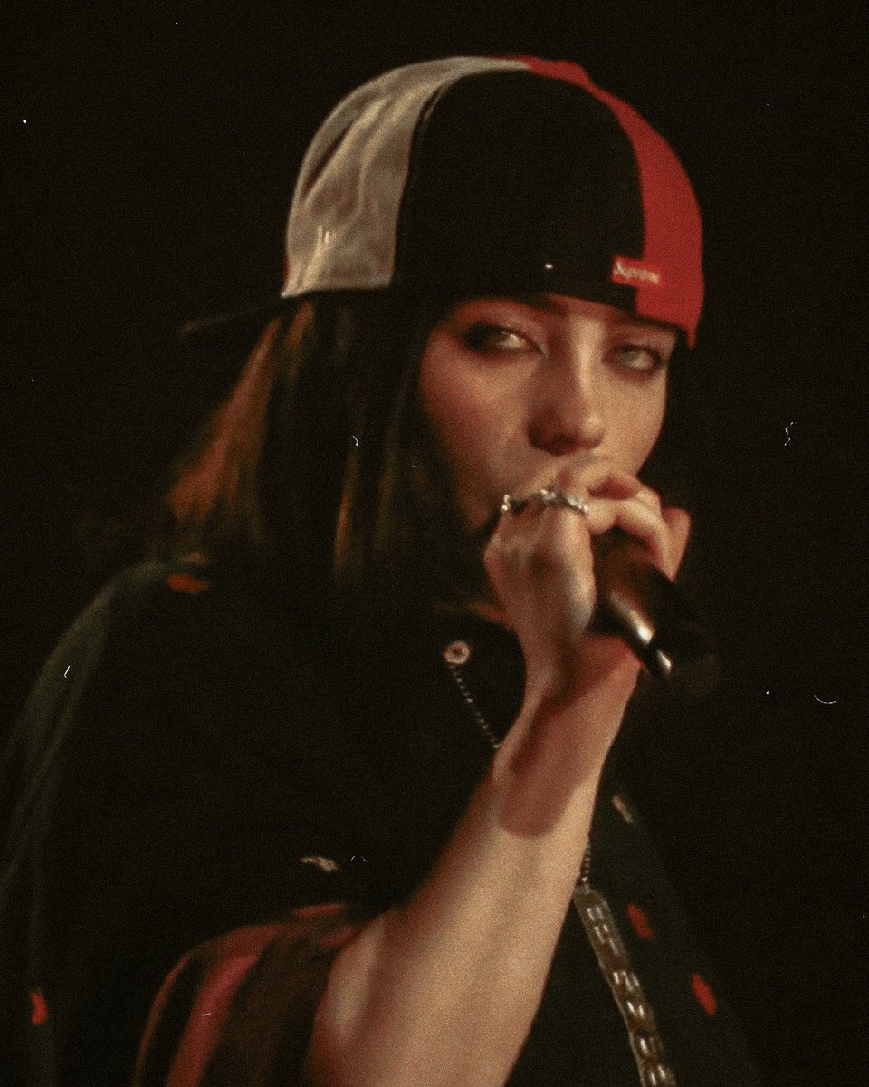 billie ★ tweet media