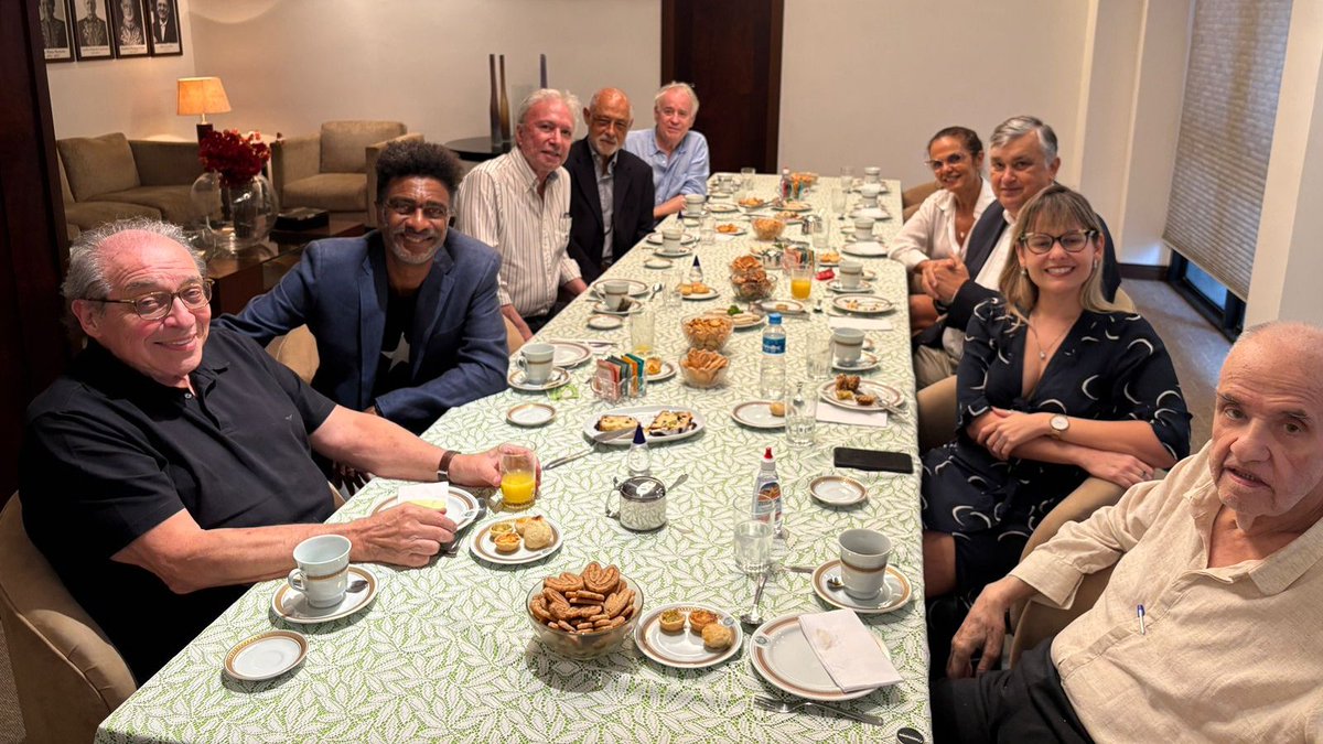 Helio de La Peña tweet media