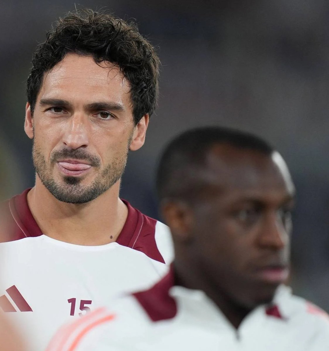 LucaSpatolini's tweet photo. 🚨🟡🔴BREAKING: #Ranieri who will be announced as the new coach of #ASRoma shortly, intends to bet everything on two pairs:
#Hummels - #Ndicka in defense;
#Dybala - #Dovbyk in attack.
The module will be 442.
#Roma #SerieA #Calciomercato https://t.co/S9Bw1pjSGY