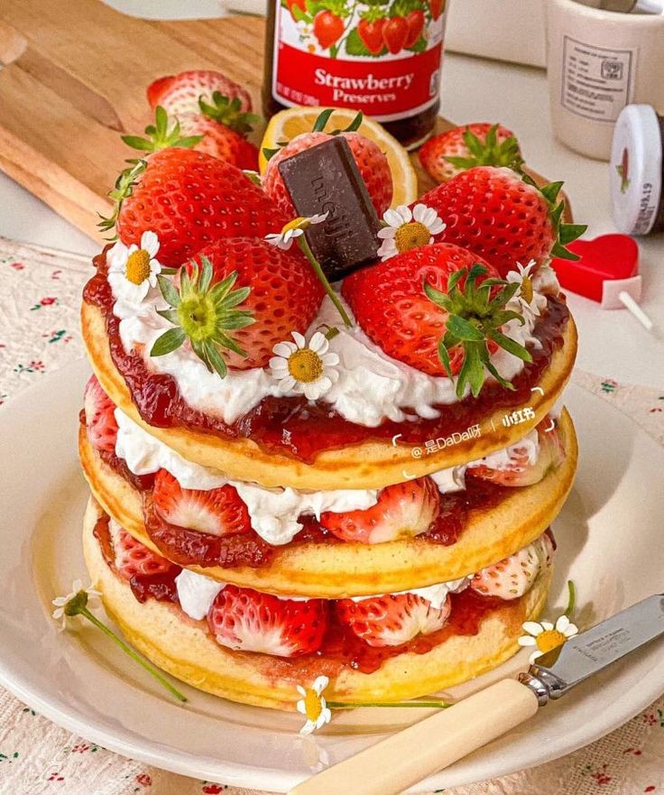 blehhidc's tweet photo. you can only pick one! 

interactive food poll 🧵

[ strawberry edition ! 🍰🍓] https://t.co/0RNEFV4IrL