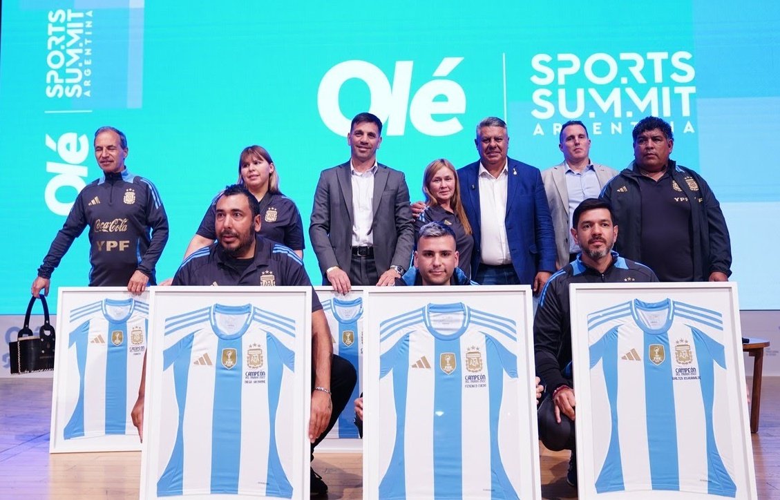 Ellos, con su trabajo silencioso, también son parte de nuestra Selección <a href="/Argentina/">🇦🇷 Selección Argentina ⭐⭐⭐</a>. Son los que están en cada detalle y los responsables de que el plantel y el cuerpo técnico se sienta cómodo y no le falte nada.