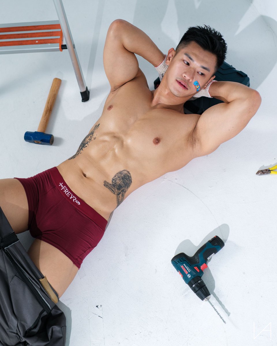 💪🏼🔧

model ig：iamleontw89 

check out my ig at vanvision37

#malephotography #portrait #portraitphotography #asianmen #malemuscle #malemodel #asianfitnessmodel #男神 #男體 #健身 #教練 #muscle #人像 #猛男 #malebeauty