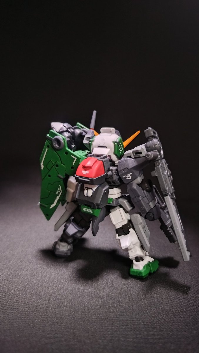 syusyu410's tweet photo. #モビルスーツアンサンブル

デュナメスサーガを参考にして作ったデュナメス完成(｀･ω･´)

非対称のカラーリングが塗ってて楽しかった🤤

GNドライブはエクシアと同じく左肩に付けて背中にガンタンクで作ったGNコンデンサー付けました(*´Д｀)　
GNタンクともいう(￣ー￣) https://t.co/5Vfz7cTv7K