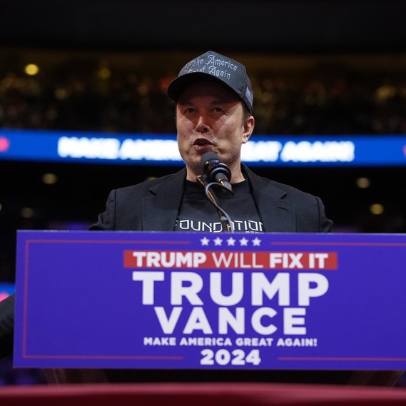 UHN_Plus's tweet photo. 🇺🇸 | ÚLTIMA HORA

Trump nombra a Elon Musk y Vivek Ramaswamy para liderar el nuevo Departamento de Eficiencia Gubernamental (“DOGE”). Su misión: reducir la burocracia, eliminar el gasto excesivo y hacer al gobierno más ágil para los estadounidenses. https://t.co/8KzspA1GQT