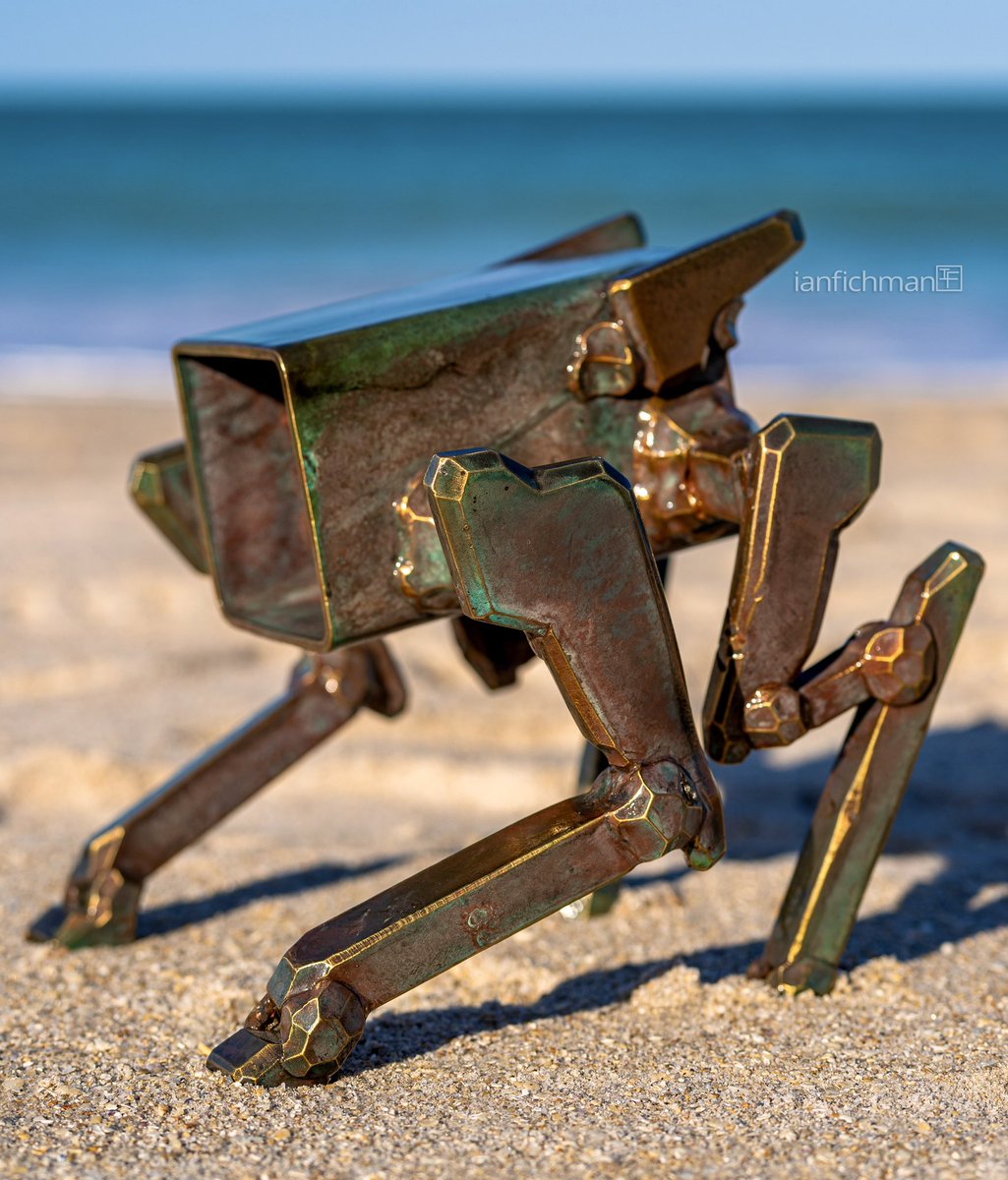 Hollow v2
codename: WEREWOLF
2023
patinated brass-plated steel
10”H x 10”W x 9"D / 13 lbs
$5K
#art #artist #sculpture #metalsculpture