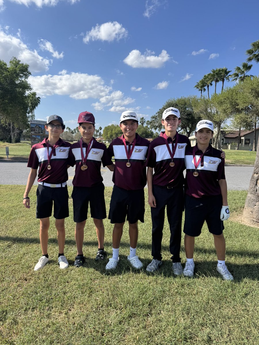 LFHSGOLF1's tweet photo. The Los Fresnos JV Golf team had an outstanding showing at the BISD Invitational on Monday. The girls team won and had three girls place in the top five, led by medalist Nayeli Barrera. The boys team placed third, led by Levi Lira in third place. Great job Falcons! https://t.co/NHOKsWfIoP