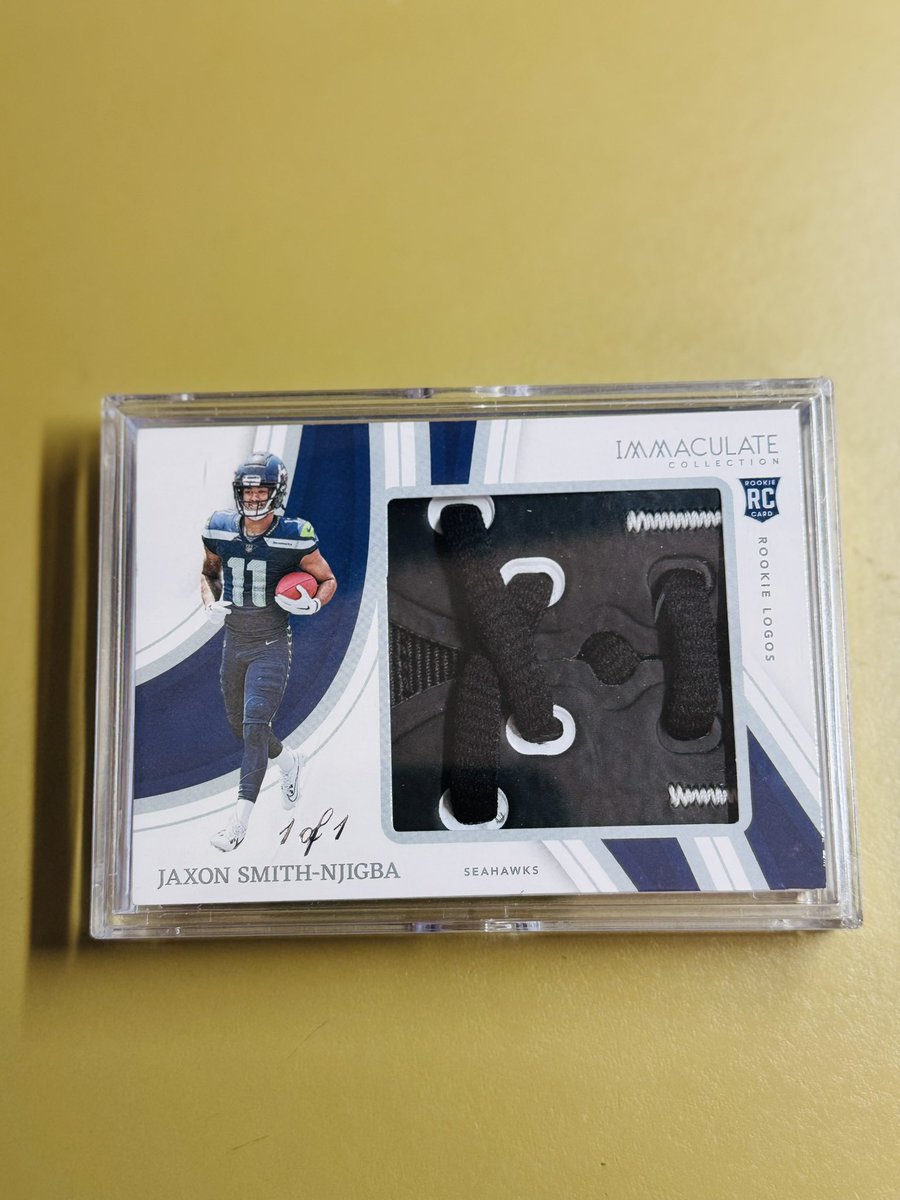 GKSportCards's tweet image. Let’s find these a new home 🤝

Kobe/KD Dual Game Worn Patch /15
$1750 firm 

JSN Immaculate Shoe Laces 1/1
$450 OBO

RT’s and tags greatly appreciated 🤜🤛