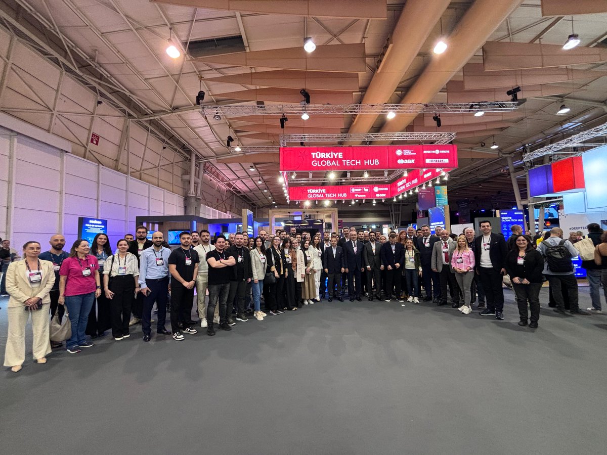 TLENKS's tweet image. TÜRKİYE DEİK WEB SUMMIT SAHNESİNDE
 💻 WebSummit 2024 etkinliklerinde DEİK/Dijital Teknolojiler İş Konseyi (DTEK), Türkiye girişim ekosisteminden teknoloji odaklı 22 girişim ve deneyimli şirket temsil ediliyor. Pavilion 2 - E272 
#deikiletisim #globaltechhub websummit2024